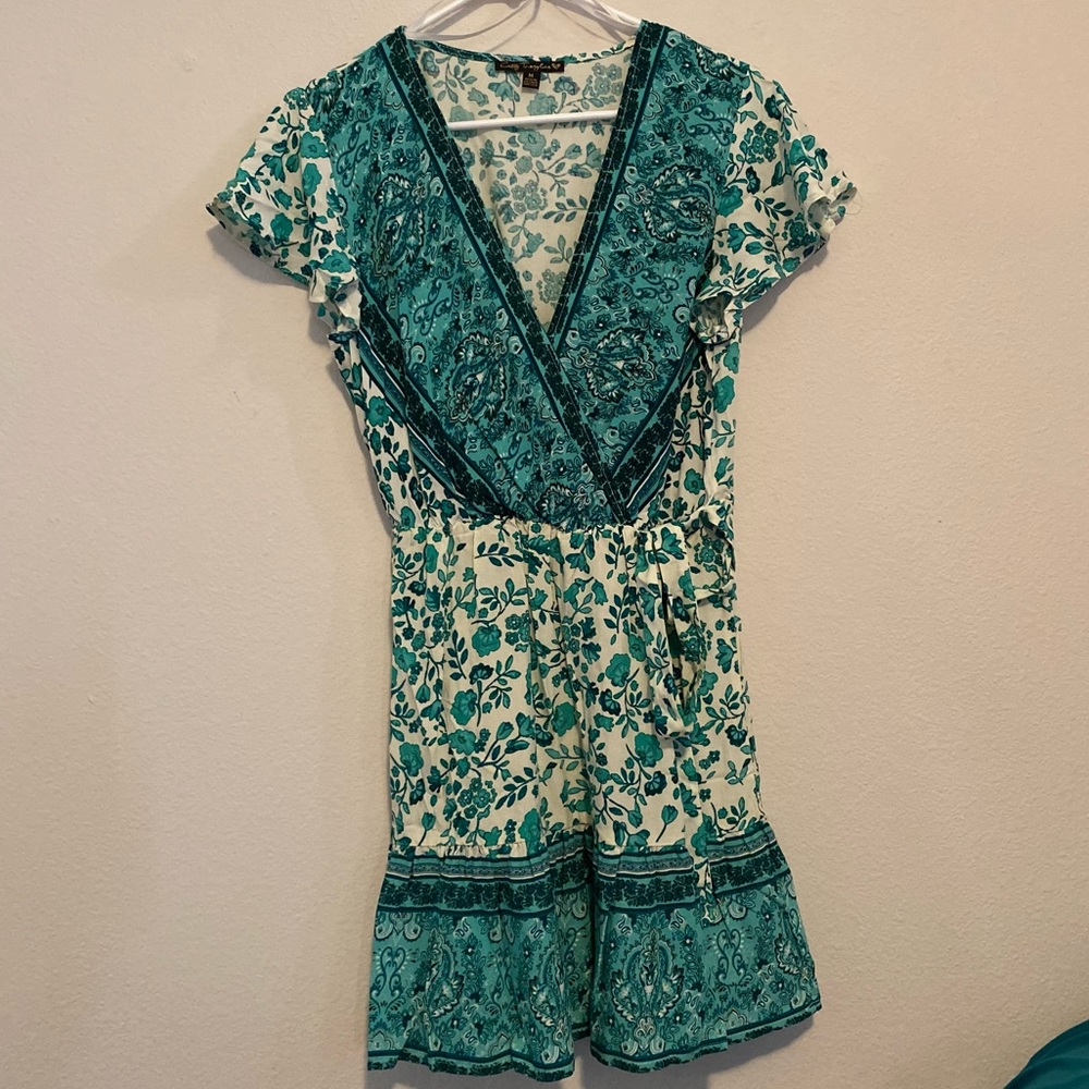 City Triangles. Teal, green & white dress. Floral pattern, V cut. Size medium.